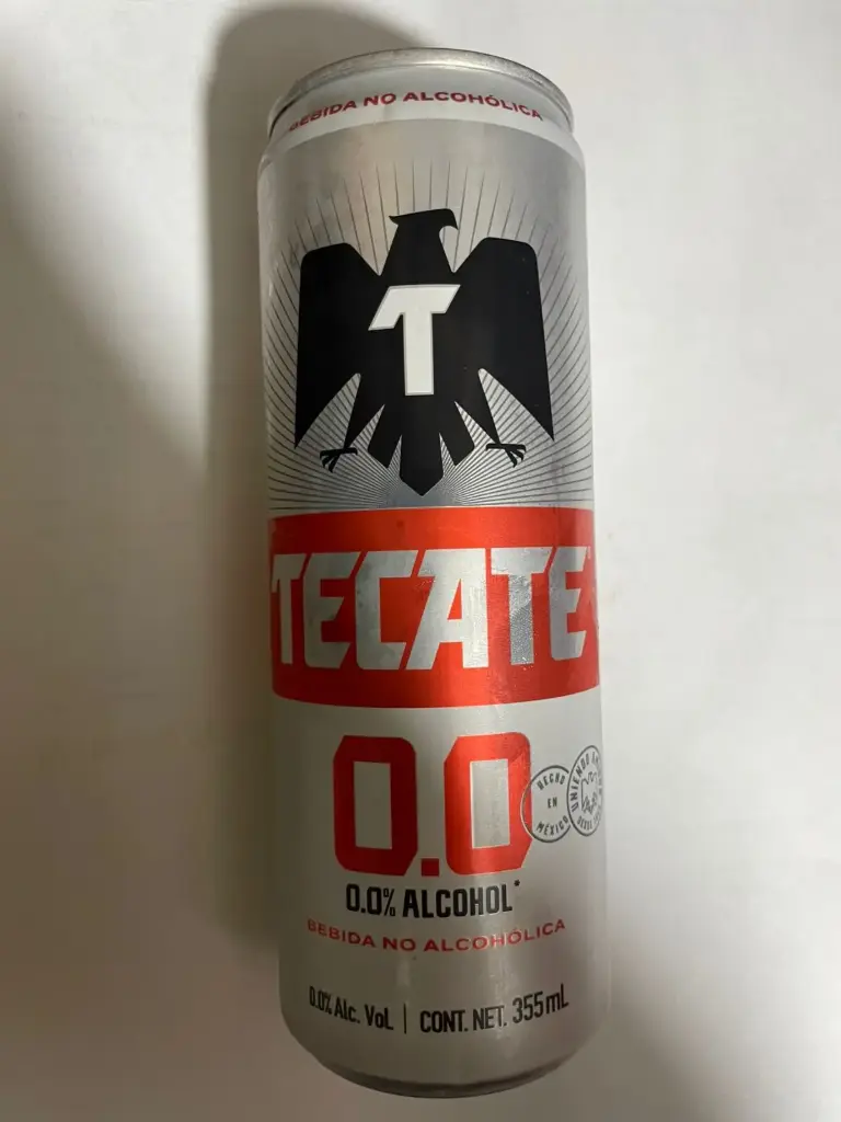 Cerveza tecate 0.0, laton de 355 ml, 24 piezas, charola