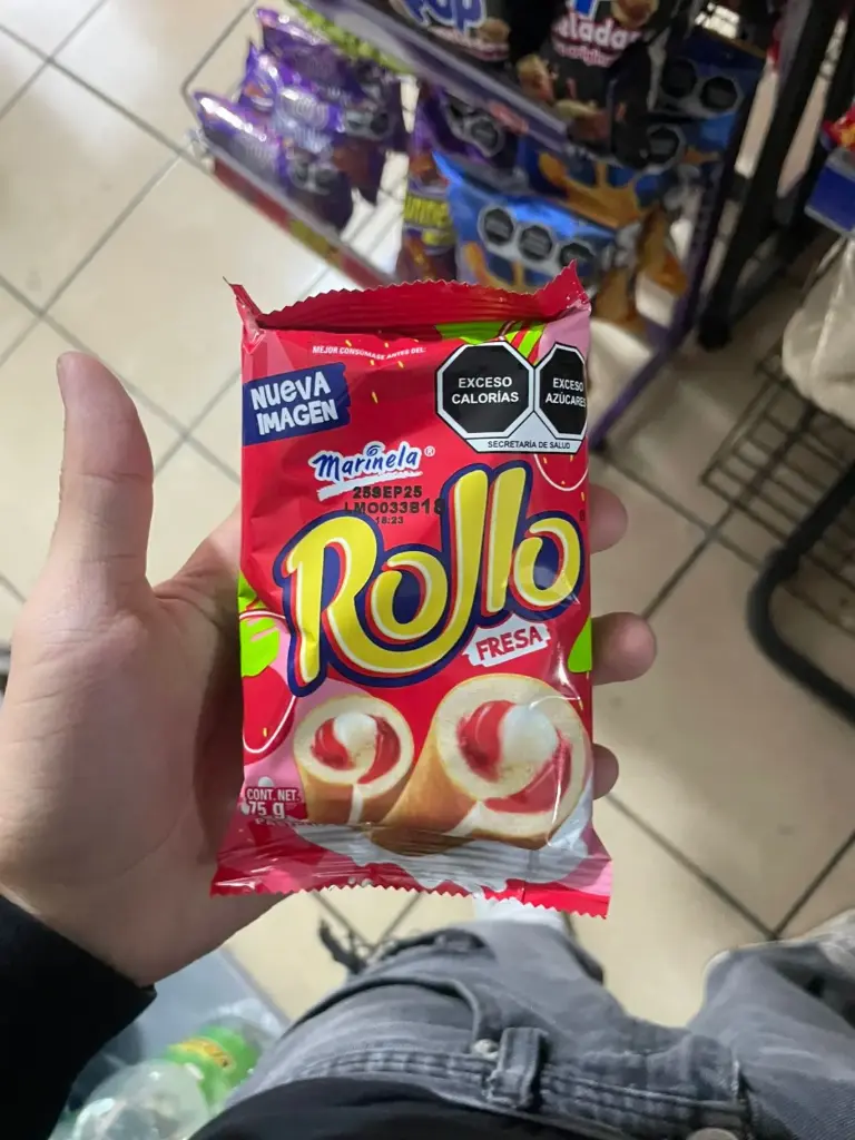 Rollo fresa, marinela, 75 grs, pieza